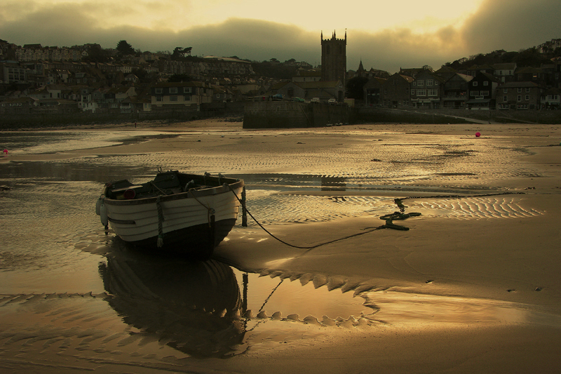 st_ives_cornwall_foreground_boat_POTWeek_may_2014_digitalphotographer